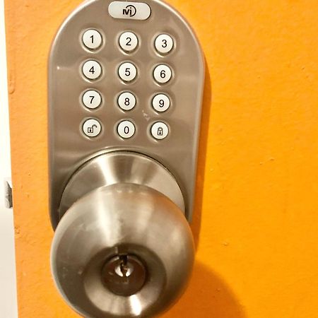 Women Only Rooms - Men Only Rooms - Free Wifi - Coffee Parking - Lockers ميامي المظهر الخارجي الصورة